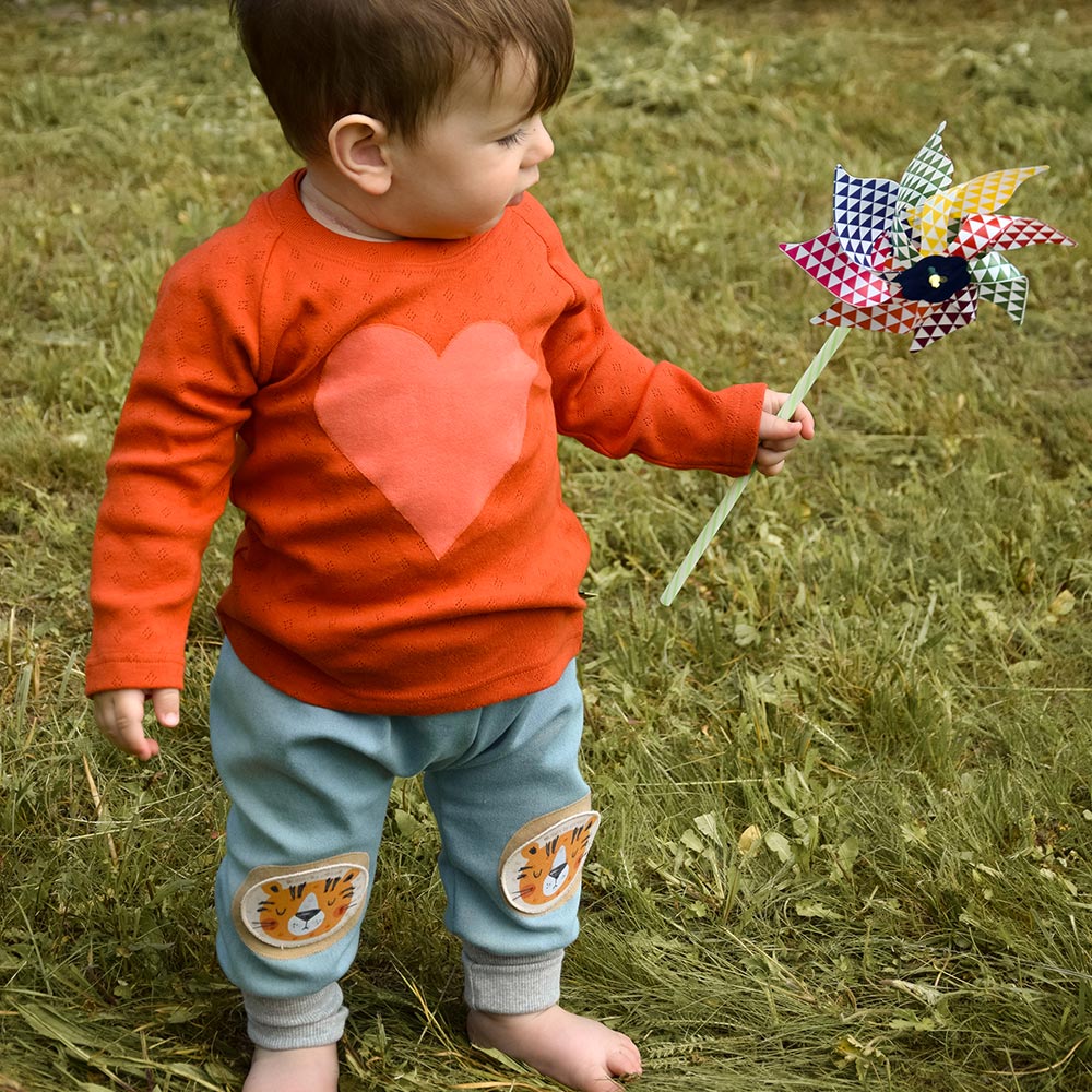 Baby Shirt langarm mit feiner Lochstickerei